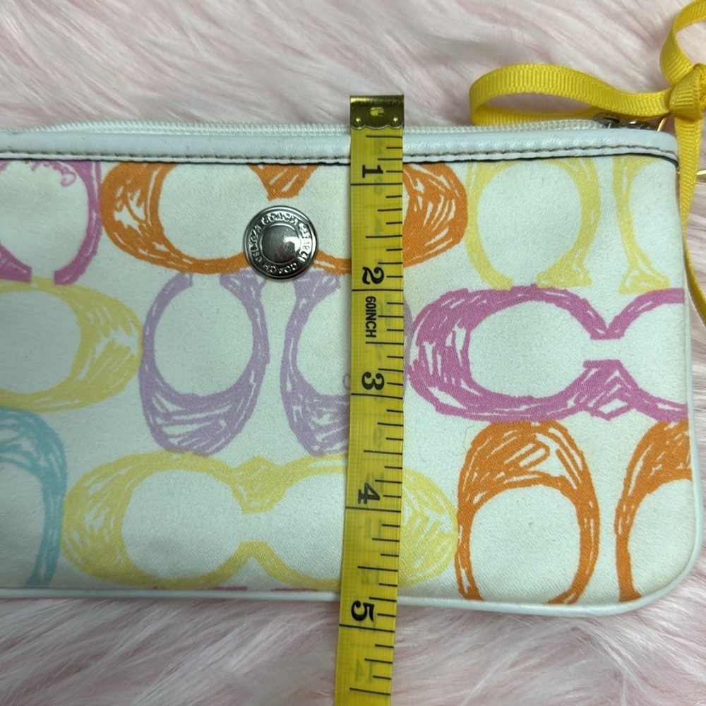 Colorful Spring Y2k coach wrislet with bunny keychain - Picture 7 of 7